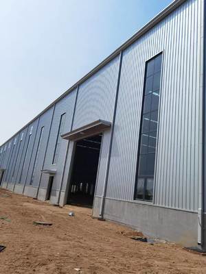 Industrial Warehouse: Large-Span Design for Machinery/Raw Material Storage