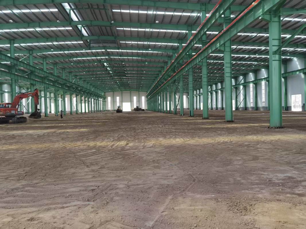 Industrial Warehouse: Large-Span Design for Machinery/Raw Material Storage