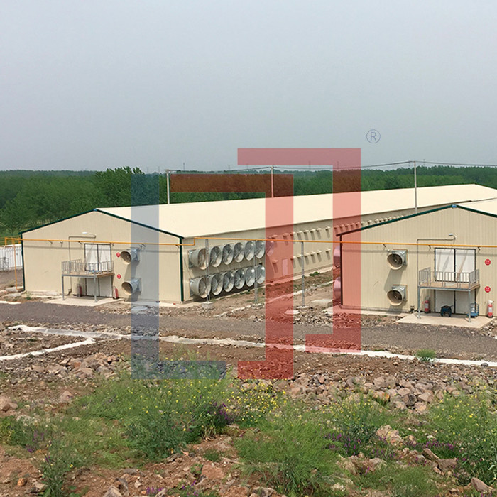 Corrosion Resistant Prefabricated Steel Shed Construction , Steel Farm Equipment Storage Shed