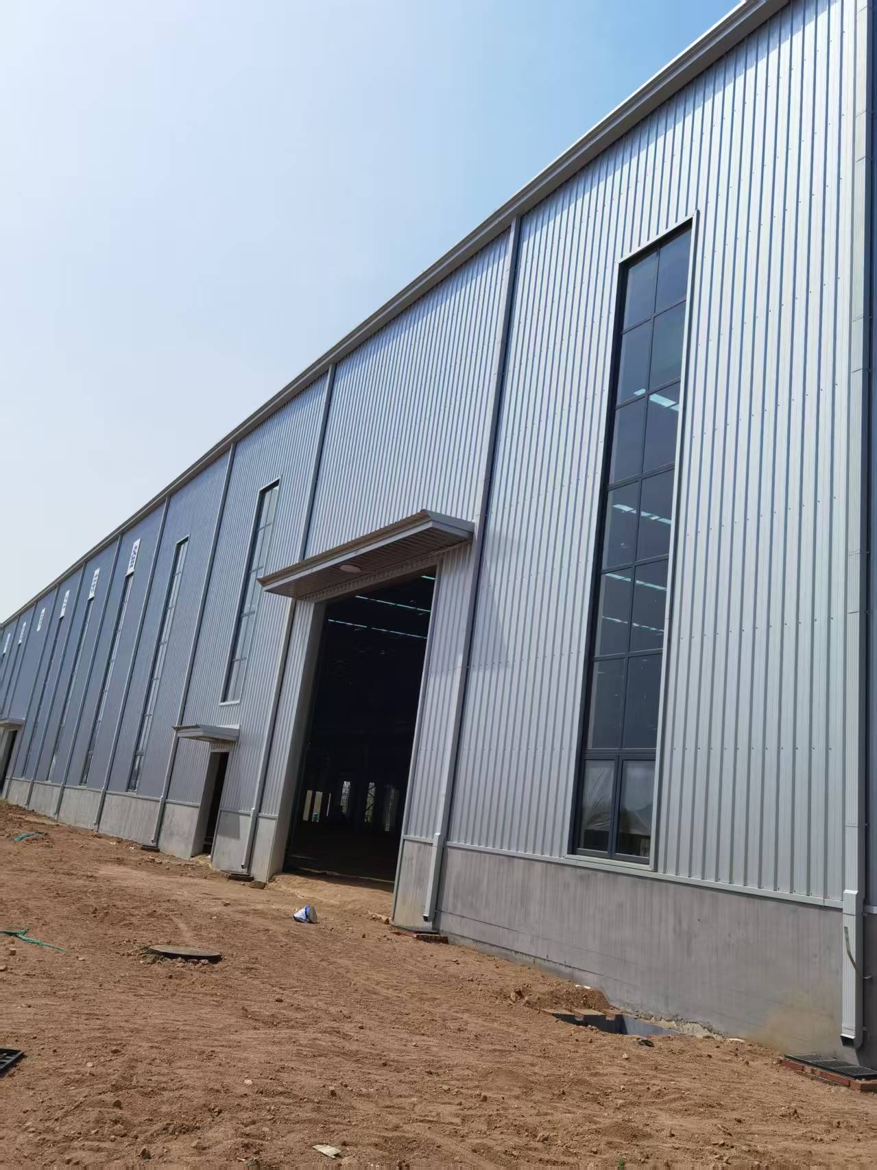 Industrial Warehouse: Large-Span Design for Machinery/Raw Material Storage